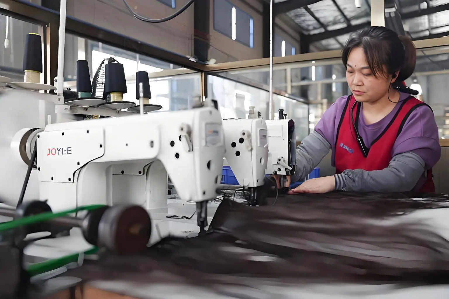 Factory workers producing premium lace wigs at Bulk Full Lace Wigs Manufacturer factory